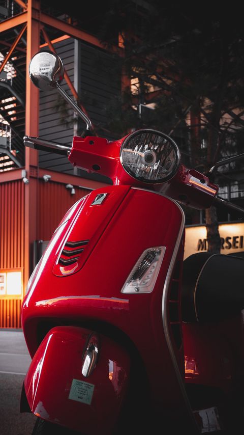 Download wallpaper 2160x3840 scooter, steering wheel, red, headlight samsung galaxy s4, s5, note, sony xperia z, z1, z2, z3, htc one, lenovo vibe hd background
