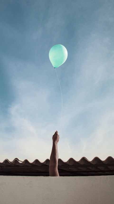 Download wallpaper 2160x3840 air balloon, hand, roof, sky, clouds samsung galaxy s4, s5, note, sony xperia z, z1, z2, z3, htc one, lenovo vibe hd background