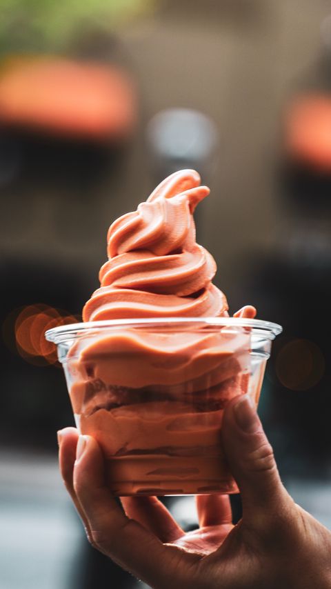 Download wallpaper 2160x3840 ice cream, dessert, sweet, hand, cup samsung galaxy s4, s5, note, sony xperia z, z1, z2, z3, htc one, lenovo vibe hd background