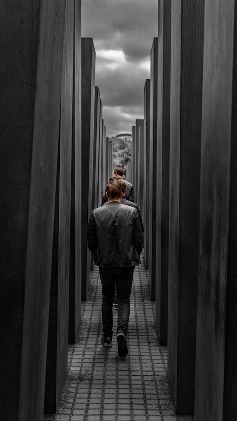Download wallpaper 2160x3840 people, corridor, columns, labyrinth, architecture samsung galaxy s4, s5, note, sony xperia z, z1, z2, z3, htc one, lenovo vibe hd background