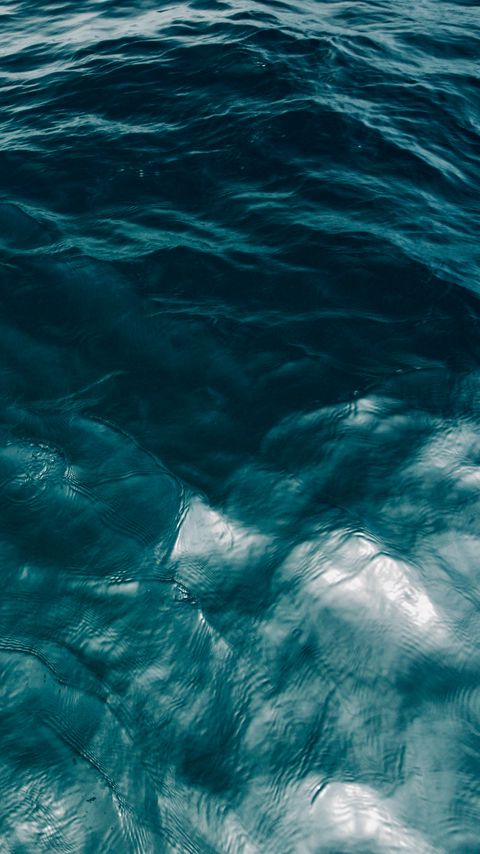 Download wallpaper 2160x3840 water, waves, ripples, surface samsung galaxy s4, s5, note, sony xperia z, z1, z2, z3, htc one, lenovo vibe hd background