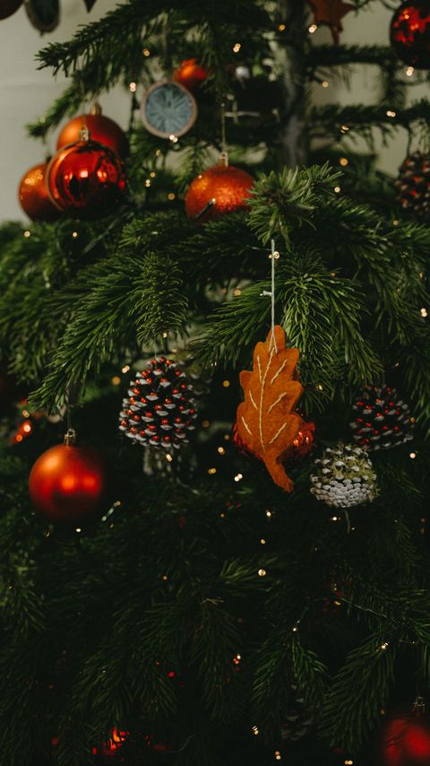 Download wallpaper 2160x3840 christmas tree, decoration, new year, christmas, holiday samsung galaxy s4, s5, note, sony xperia z, z1, z2, z3, htc one, lenovo vibe hd background