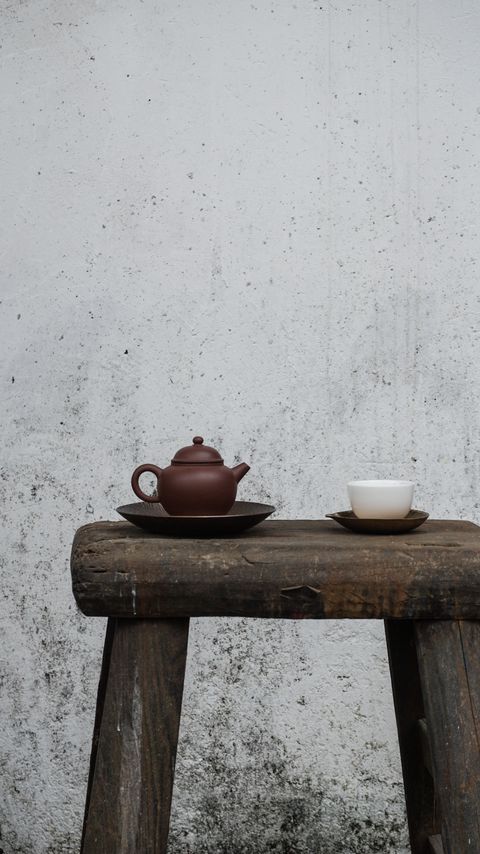 Download wallpaper 2160x3840 kettle, cup, table, tea, drink samsung galaxy s4, s5, note, sony xperia z, z1, z2, z3, htc one, lenovo vibe hd background