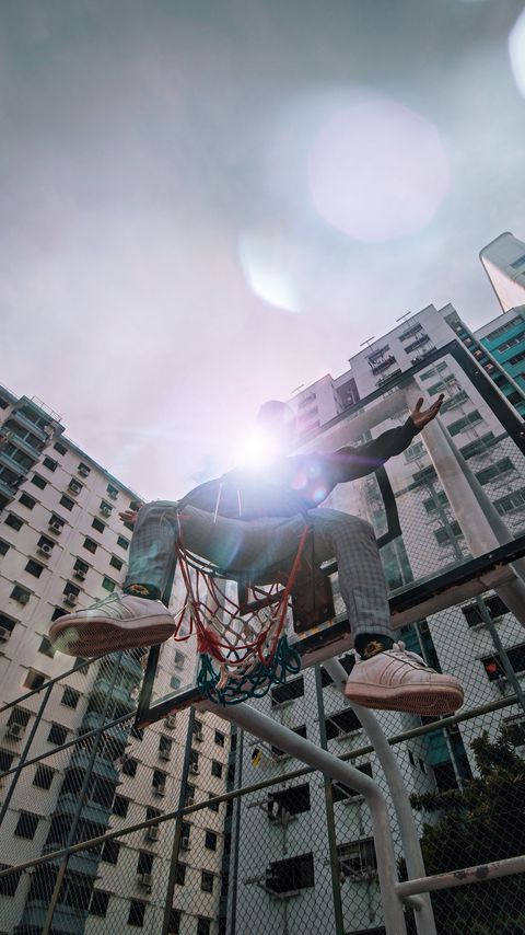 Download wallpaper 2160x3840 man, basketball hoop, sunlight, buildings, flare samsung galaxy s4, s5, note, sony xperia z, z1, z2, z3, htc one, lenovo vibe hd background