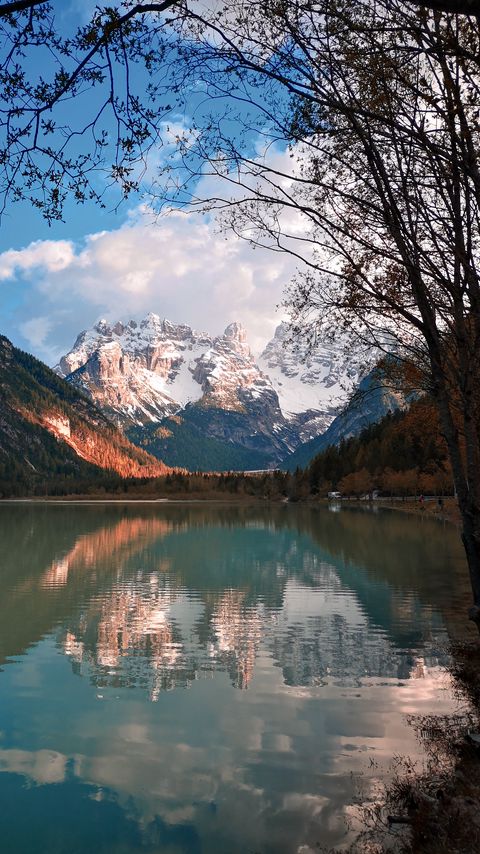Download wallpaper 2160x3840 mountains, lake, shore, forest, trees samsung galaxy s4, s5, note, sony xperia z, z1, z2, z3, htc one, lenovo vibe hd background
