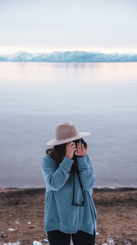 Download wallpaper 2160x3840 girl, camera, hat, photographer, nature samsung galaxy s4, s5, note, sony xperia z, z1, z2, z3, htc one, lenovo vibe hd background