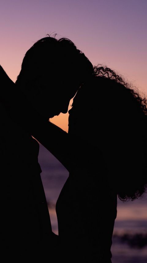 Download wallpaper 2160x3840 love, couple, silhouette, sunset, sea samsung galaxy s4, s5, note, sony xperia z, z1, z2, z3, htc one, lenovo vibe hd background