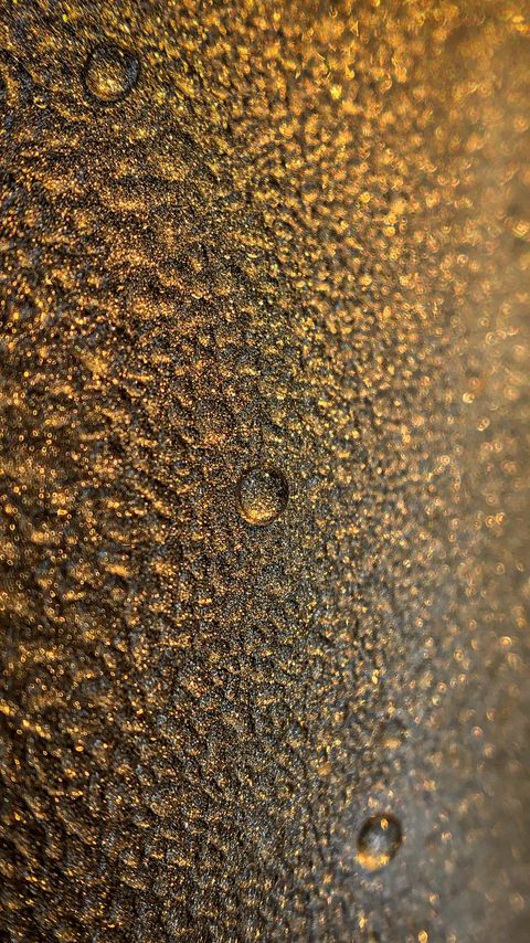 Download wallpaper 2160x3840 drops, water, surface, gold, blur samsung galaxy s4, s5, note, sony xperia z, z1, z2, z3, htc one, lenovo vibe hd background