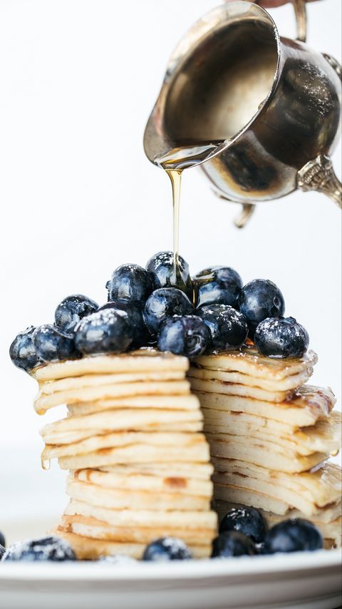 Download wallpaper 2160x3840 pancakes, pastries, blueberries, berries, honey samsung galaxy s4, s5, note, sony xperia z, z1, z2, z3, htc one, lenovo vibe hd background