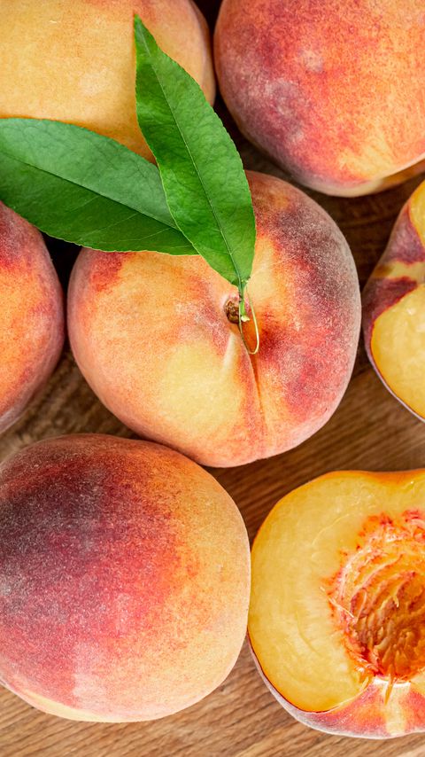 Download wallpaper 2160x3840 peaches, fruit, leaves, ripe samsung galaxy s4, s5, note, sony xperia z, z1, z2, z3, htc one, lenovo vibe hd background