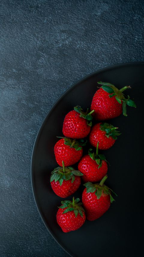 Download wallpaper 2160x3840 strawberry, berries, red, plate samsung galaxy s4, s5, note, sony xperia z, z1, z2, z3, htc one, lenovo vibe hd background