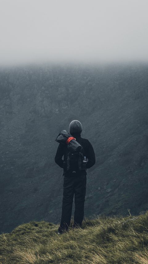 Download wallpaper 2160x3840 tourist, traveler, backpack, fog, mountains samsung galaxy s4, s5, note, sony xperia z, z1, z2, z3, htc one, lenovo vibe hd background