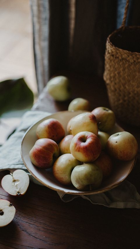 Download wallpaper 2160x3840 apple, apples, fruit, plate, cloth, table samsung galaxy s4, s5, note, sony xperia z, z1, z2, z3, htc one, lenovo vibe hd background
