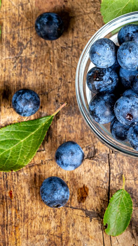 Download wallpaper 2160x3840 blueberry, berry, fruit, leaves, wooden samsung galaxy s4, s5, note, sony xperia z, z1, z2, z3, htc one, lenovo vibe hd background