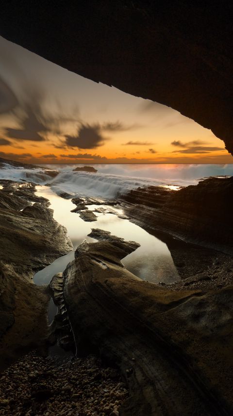 Download wallpaper 2160x3840 cave, shore, waves, sea samsung galaxy s4, s5, note, sony xperia z, z1, z2, z3, htc one, lenovo vibe hd background