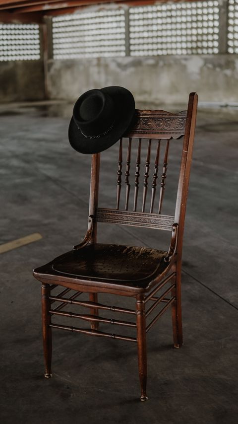 Download wallpaper 2160x3840 chair, hat, furniture, building samsung galaxy s4, s5, note, sony xperia z, z1, z2, z3, htc one, lenovo vibe hd background
