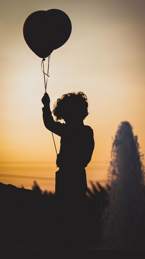 Download wallpaper 2160x3840 child, balloon, silhouette, sunset samsung galaxy s4, s5, note, sony xperia z, z1, z2, z3, htc one, lenovo vibe hd background