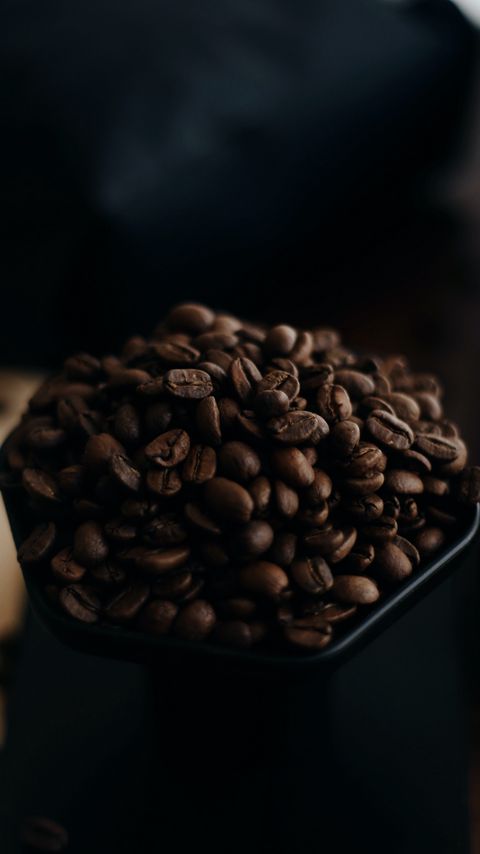 Download wallpaper 2160x3840 coffee beans, coffee, beans, close up samsung galaxy s4, s5, note, sony xperia z, z1, z2, z3, htc one, lenovo vibe hd background