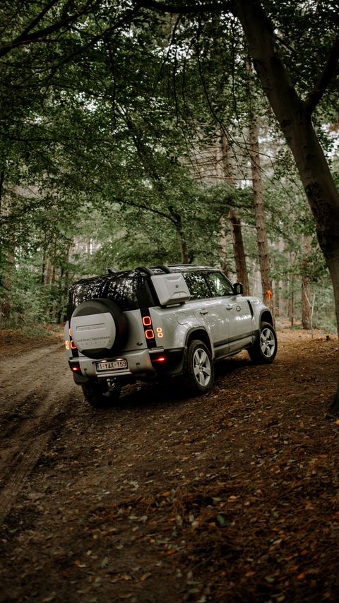 Download wallpaper 2160x3840 land rover, car, suv, rear view, forest samsung galaxy s4, s5, note, sony xperia z, z1, z2, z3, htc one, lenovo vibe hd background