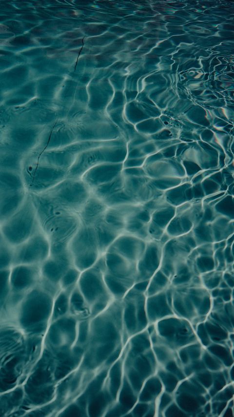 Download wallpaper 2160x3840 water, stains, ripples, distortion, glare samsung galaxy s4, s5, note, sony xperia z, z1, z2, z3, htc one, lenovo vibe hd background