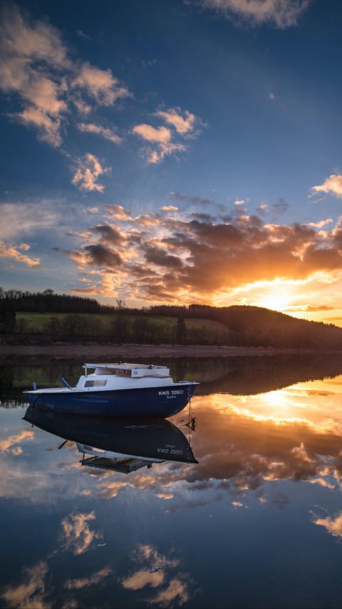 Download wallpaper 2160x3840 boat, lake, sunset, reflection, water samsung galaxy s4, s5, note, sony xperia z, z1, z2, z3, htc one, lenovo vibe hd background