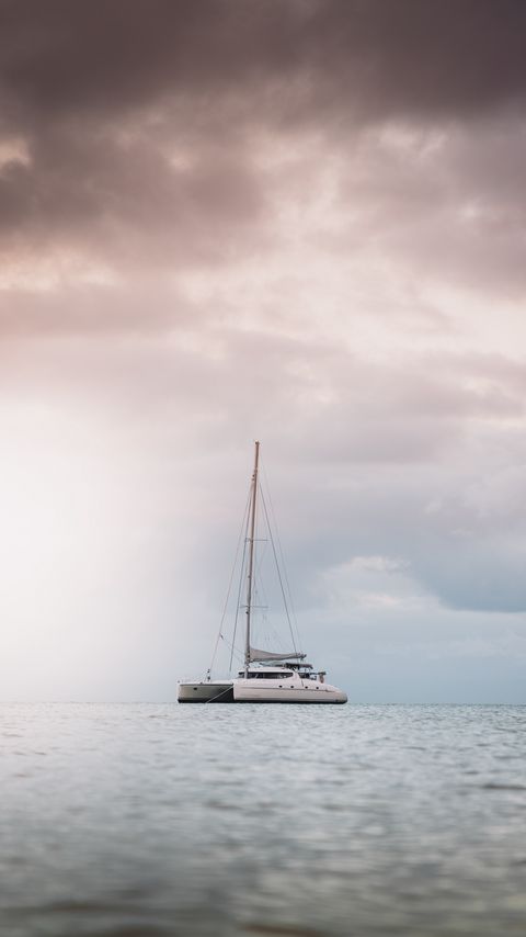 Download wallpaper 2160x3840 boat, yacht, sea, water, clouds samsung galaxy s4, s5, note, sony xperia z, z1, z2, z3, htc one, lenovo vibe hd background