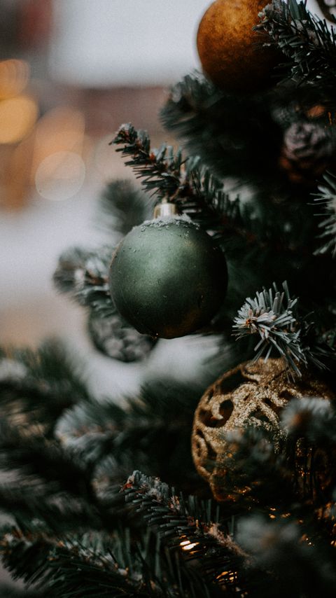 Download wallpaper 2160x3840 christmas tree, decorations, balls, new year, christmas, holidays samsung galaxy s4, s5, note, sony xperia z, z1, z2, z3, htc one, lenovo vibe hd background