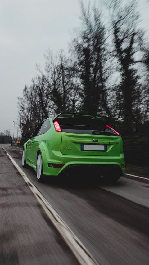 Download wallpaper 2160x3840 ford focus, ford, car, green, road, speed samsung galaxy s4, s5, note, sony xperia z, z1, z2, z3, htc one, lenovo vibe hd background