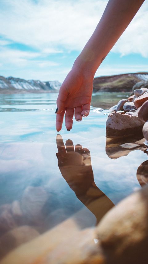 Download wallpaper 2160x3840 hand, water, touch, reflection samsung galaxy s4, s5, note, sony xperia z, z1, z2, z3, htc one, lenovo vibe hd background