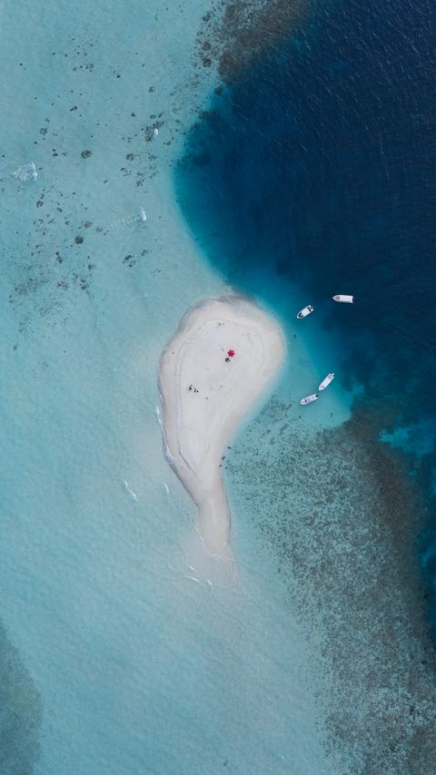 Download wallpaper 2160x3840 island, boats, sea, water, aerial view samsung galaxy s4, s5, note, sony xperia z, z1, z2, z3, htc one, lenovo vibe hd background