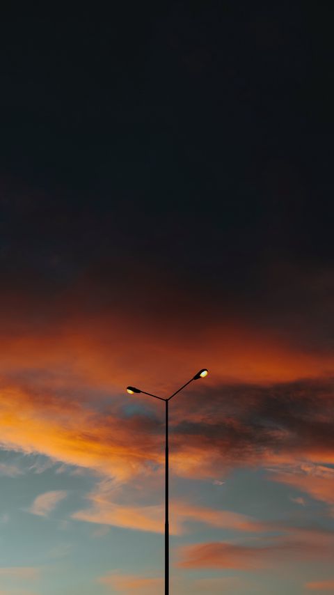 Download wallpaper 2160x3840 lamppost, clouds, dusk, evening samsung galaxy s4, s5, note, sony xperia z, z1, z2, z3, htc one, lenovo vibe hd background