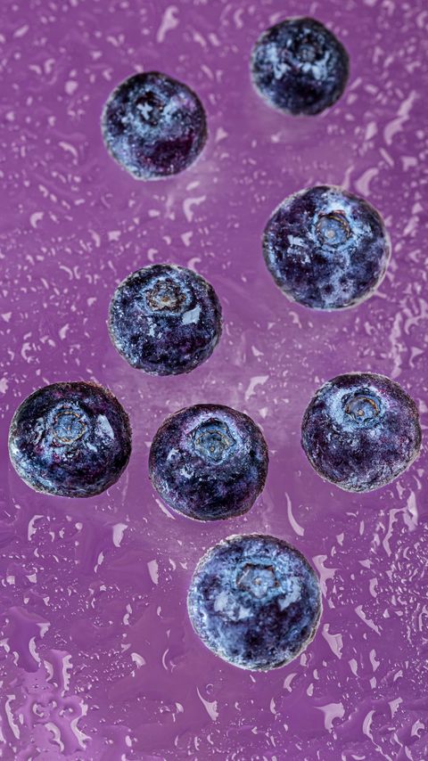 Download wallpaper 2160x3840 blueberries, berries, drops, wet, macro, purple samsung galaxy s4, s5, note, sony xperia z, z1, z2, z3, htc one, lenovo vibe hd background