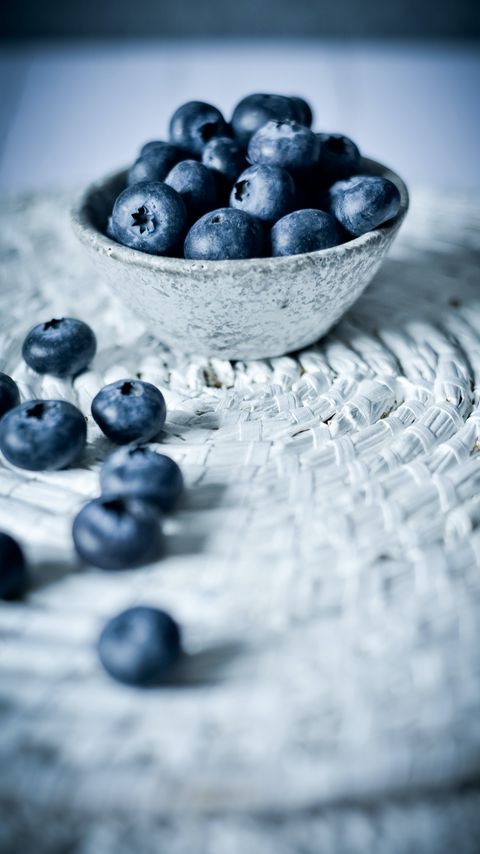 Download wallpaper 2160x3840 blueberries, berries, fruits, plate samsung galaxy s4, s5, note, sony xperia z, z1, z2, z3, htc one, lenovo vibe hd background