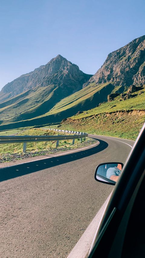 Download wallpaper 2160x3840 car, road, mountains, valley, travel samsung galaxy s4, s5, note, sony xperia z, z1, z2, z3, htc one, lenovo vibe hd background