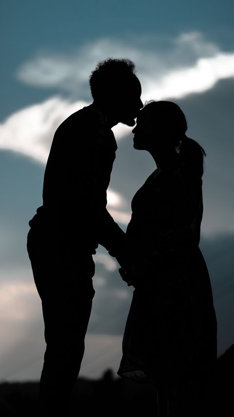 Download wallpaper 2160x3840 couple, silhouettes, kiss, love, dark samsung galaxy s4, s5, note, sony xperia z, z1, z2, z3, htc one, lenovo vibe hd background