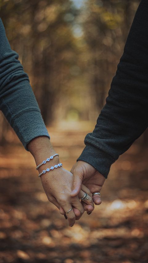 Download wallpaper 2160x3840 couple, touch, hands, love samsung galaxy s4, s5, note, sony xperia z, z1, z2, z3, htc one, lenovo vibe hd background