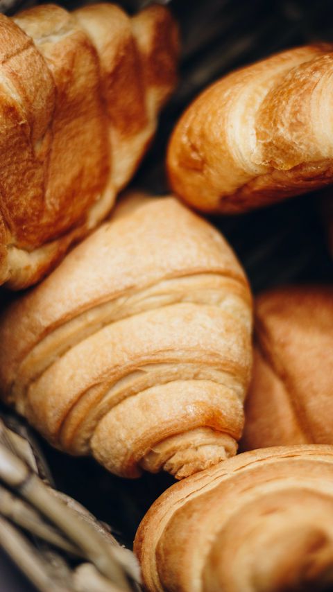 Download wallpaper 2160x3840 croissants, pastries, dessert samsung galaxy s4, s5, note, sony xperia z, z1, z2, z3, htc one, lenovo vibe hd background