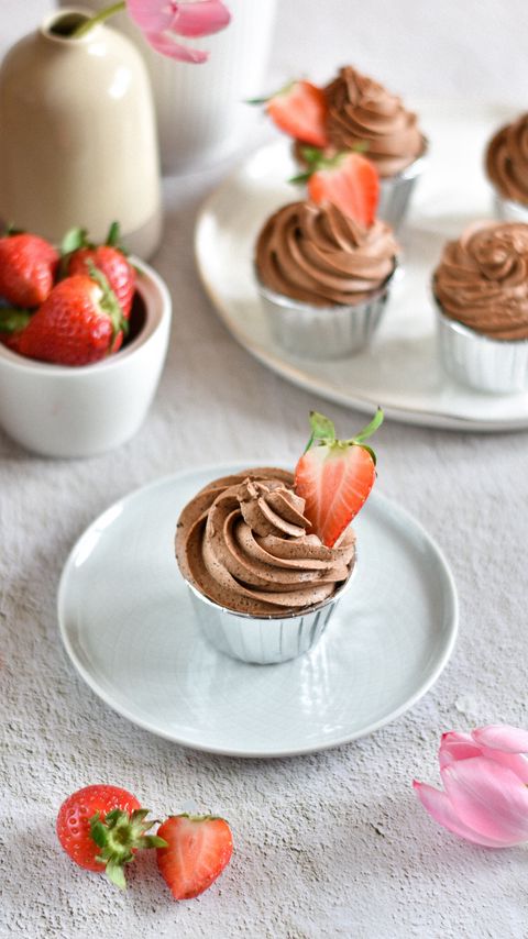 Download wallpaper 2160x3840 cupcakes, strawberries, berries, dessert samsung galaxy s4, s5, note, sony xperia z, z1, z2, z3, htc one, lenovo vibe hd background