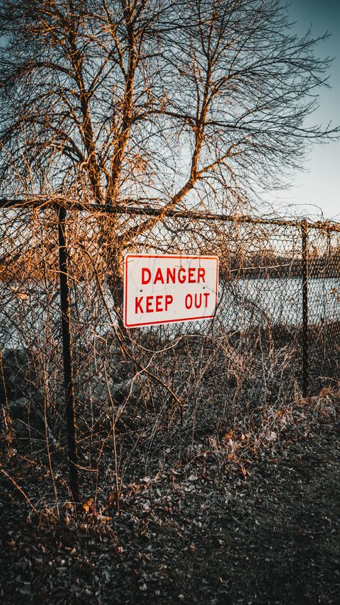 Download wallpaper 2160x3840 danger, warning, sign, fence, words samsung galaxy s4, s5, note, sony xperia z, z1, z2, z3, htc one, lenovo vibe hd background