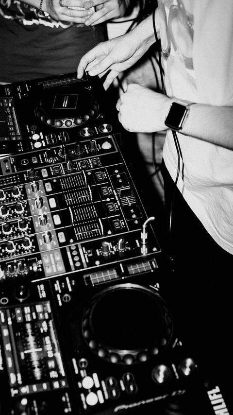 Download wallpaper 2160x3840 dj console, dj, equipment, music, black and white samsung galaxy s4, s5, note, sony xperia z, z1, z2, z3, htc one, lenovo vibe hd background