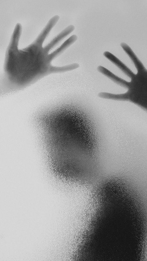 Download wallpaper 2160x3840 glass, hands, prints, silhouette, black and white samsung galaxy s4, s5, note, sony xperia z, z1, z2, z3, htc one, lenovo vibe hd background