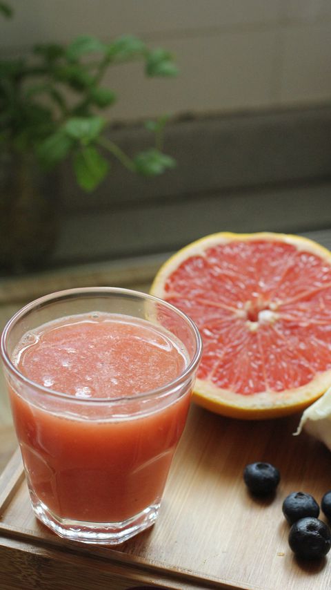 Download wallpaper 2160x3840 grapefruit, juice, smoothie, fruit, fresh, glass samsung galaxy s4, s5, note, sony xperia z, z1, z2, z3, htc one, lenovo vibe hd background