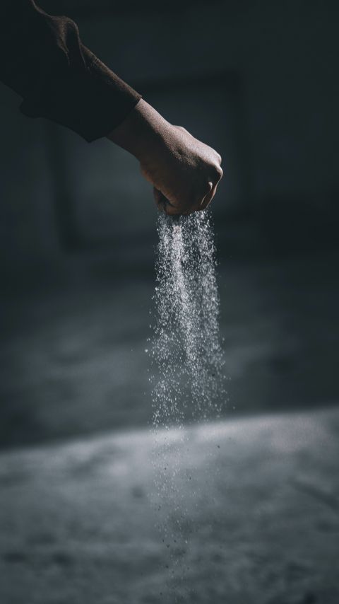 Download wallpaper 2160x3840 hand, sand, particles samsung galaxy s4, s5, note, sony xperia z, z1, z2, z3, htc one, lenovo vibe hd background