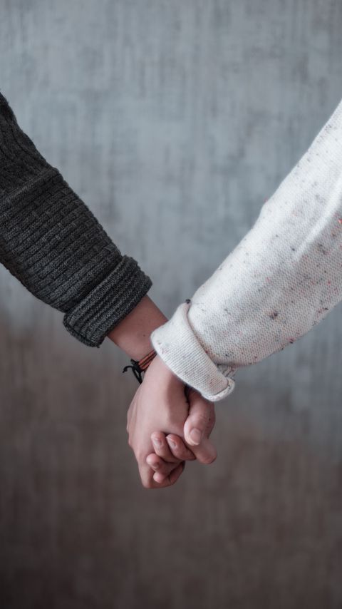 Download wallpaper 2160x3840 hands, couple, touch, friends, love samsung galaxy s4, s5, note, sony xperia z, z1, z2, z3, htc one, lenovo vibe hd background