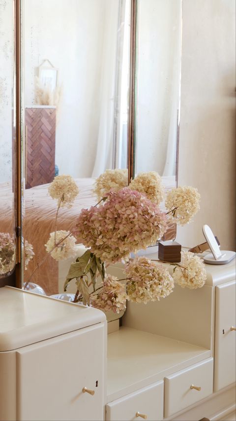 Download wallpaper 2160x3840 hydrangea, flowers, bouquet, mirror, light samsung galaxy s4, s5, note, sony xperia z, z1, z2, z3, htc one, lenovo vibe hd background