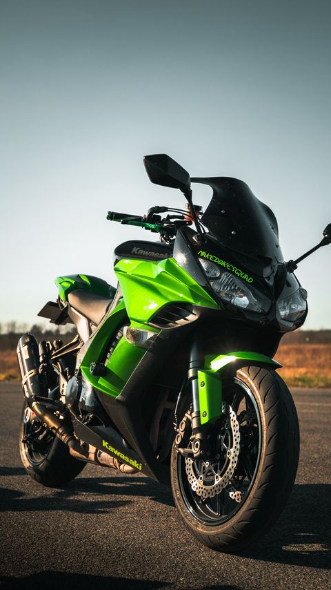 Download wallpaper 2160x3840 kawasaki, motorcycle, bike, green, road samsung galaxy s4, s5, note, sony xperia z, z1, z2, z3, htc one, lenovo vibe hd background