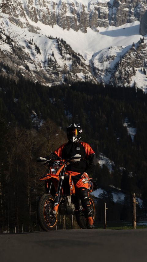 Download wallpaper 2160x3840 ktm, motorcycle, bike, orange, motorcyclist samsung galaxy s4, s5, note, sony xperia z, z1, z2, z3, htc one, lenovo vibe hd background