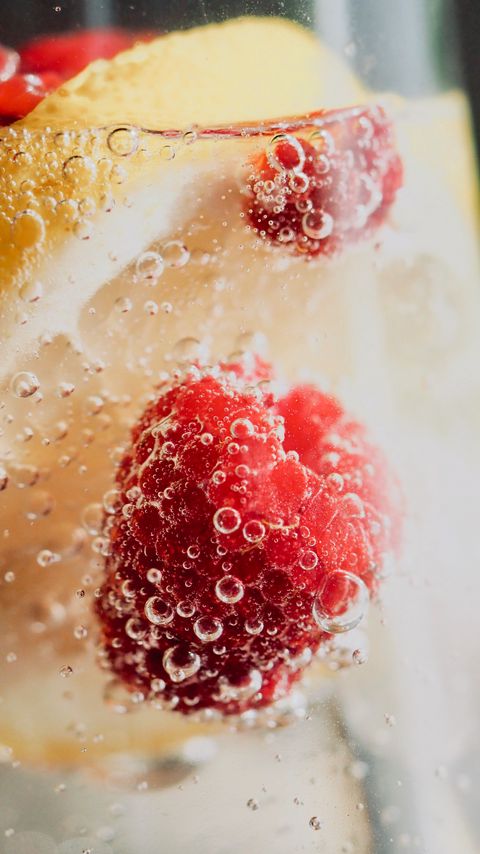 Download wallpaper 2160x3840 lemonade, drink, bubbles, raspberries, berries, macro samsung galaxy s4, s5, note, sony xperia z, z1, z2, z3, htc one, lenovo vibe hd background