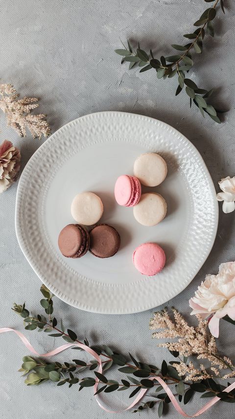 Download wallpaper 2160x3840 macarons, cookies, dessert, plate, flowers samsung galaxy s4, s5, note, sony xperia z, z1, z2, z3, htc one, lenovo vibe hd background