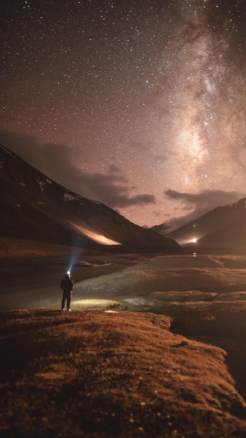 Download wallpaper 2160x3840 man, alone, mountains, stars, night, nature samsung galaxy s4, s5, note, sony xperia z, z1, z2, z3, htc one, lenovo vibe hd background